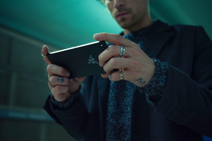 Razer-Phone-official-images-2-740×493